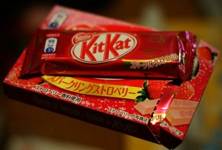 kit-kat-sparkling-strawberry